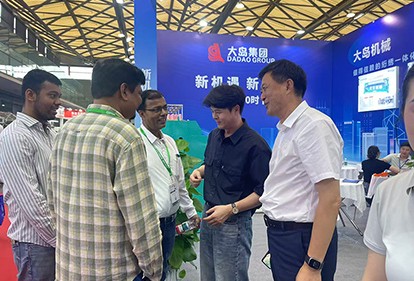 CISMA2025現(xiàn)場(chǎng)直擊 | 大島機(jī)械集團(tuán)展位人氣爆棚，超高速絎繡機(jī)引全球客商矚目